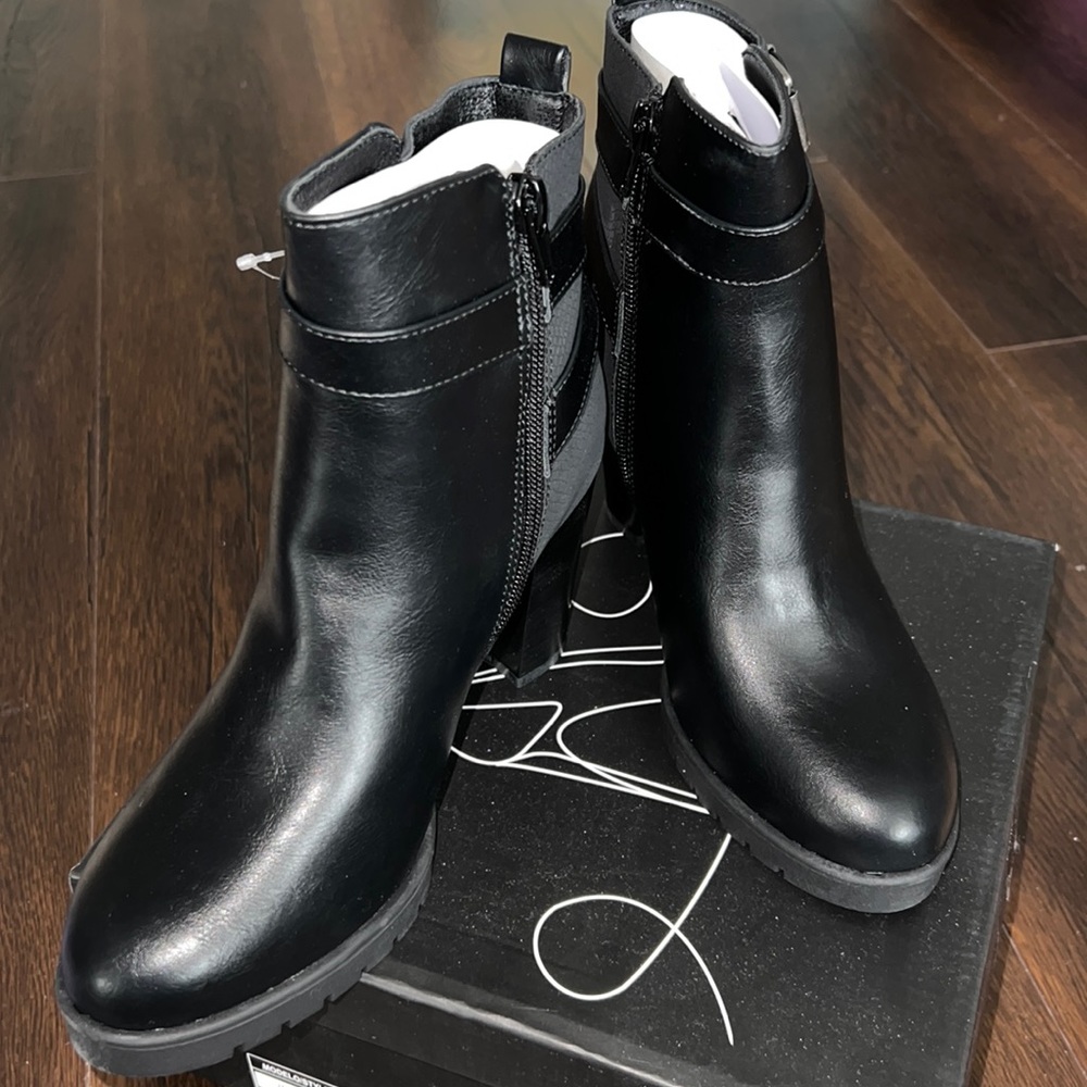 NWT Black Ankle zipper Booties